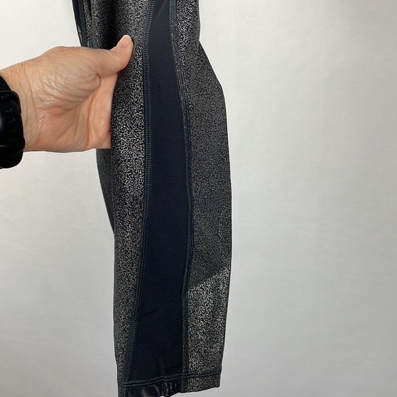 Lululemon Black w/Silver Flecks High Waist Leggings w/Drawcord & Pocket - Size 4 - Picture 4 of 10